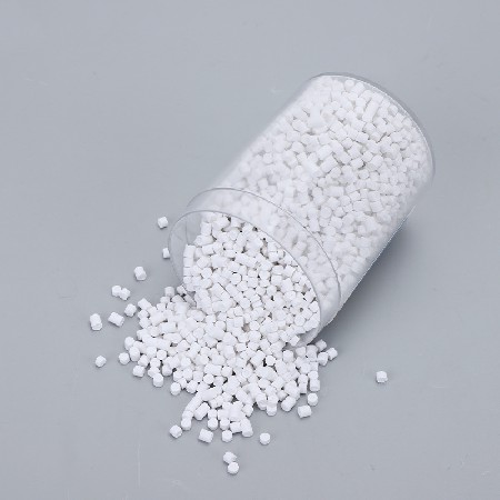 White PVC extruded pellets